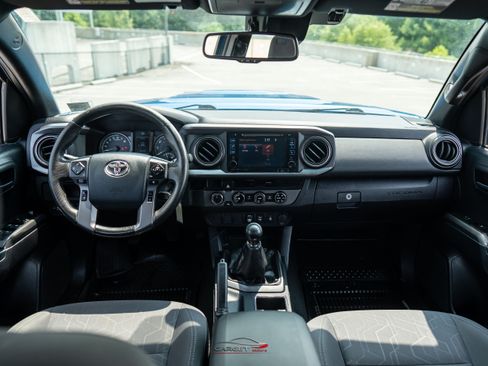 Used 2018 Toyota Tacoma TRD Sport AWD/4WD image 14