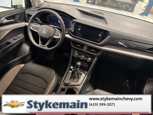 Used 2022 Volkswagen Taos SEL image 15