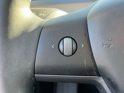 Used 2025 Tesla Model Y Long Range AWD/4WD image 17
