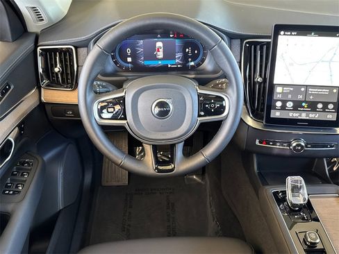 Certified 2025 Volvo XC90 B6 Plus image 13