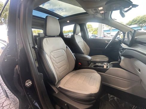 Certified 2024 Ford Escape SE w/ PHEV Premium Package FWD image 29