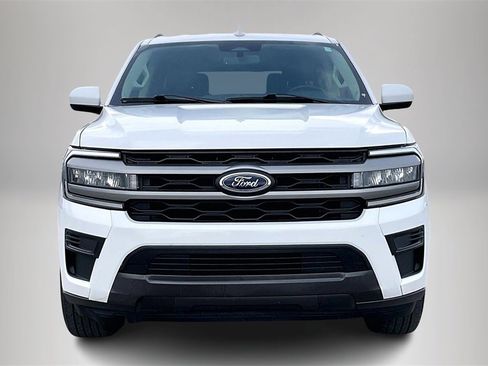 Certified 2024 Ford Expedition XLT image 3
