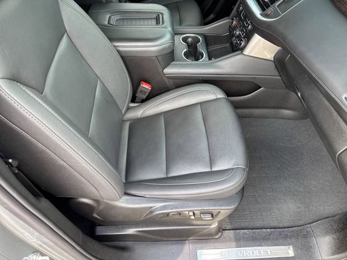 Used 2024 Chevrolet Suburban LT w/ Luxury Package image 22
