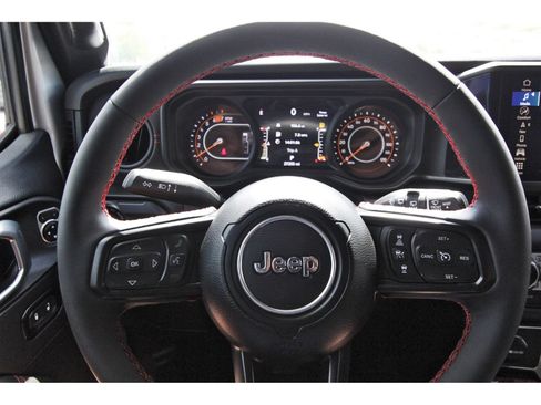 Used 2024 Jeep Wrangler Unlimited Rubicon AWD/4WD image 15