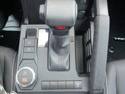 Used 2024 Toyota Tacoma TRD Sport RWD image 22