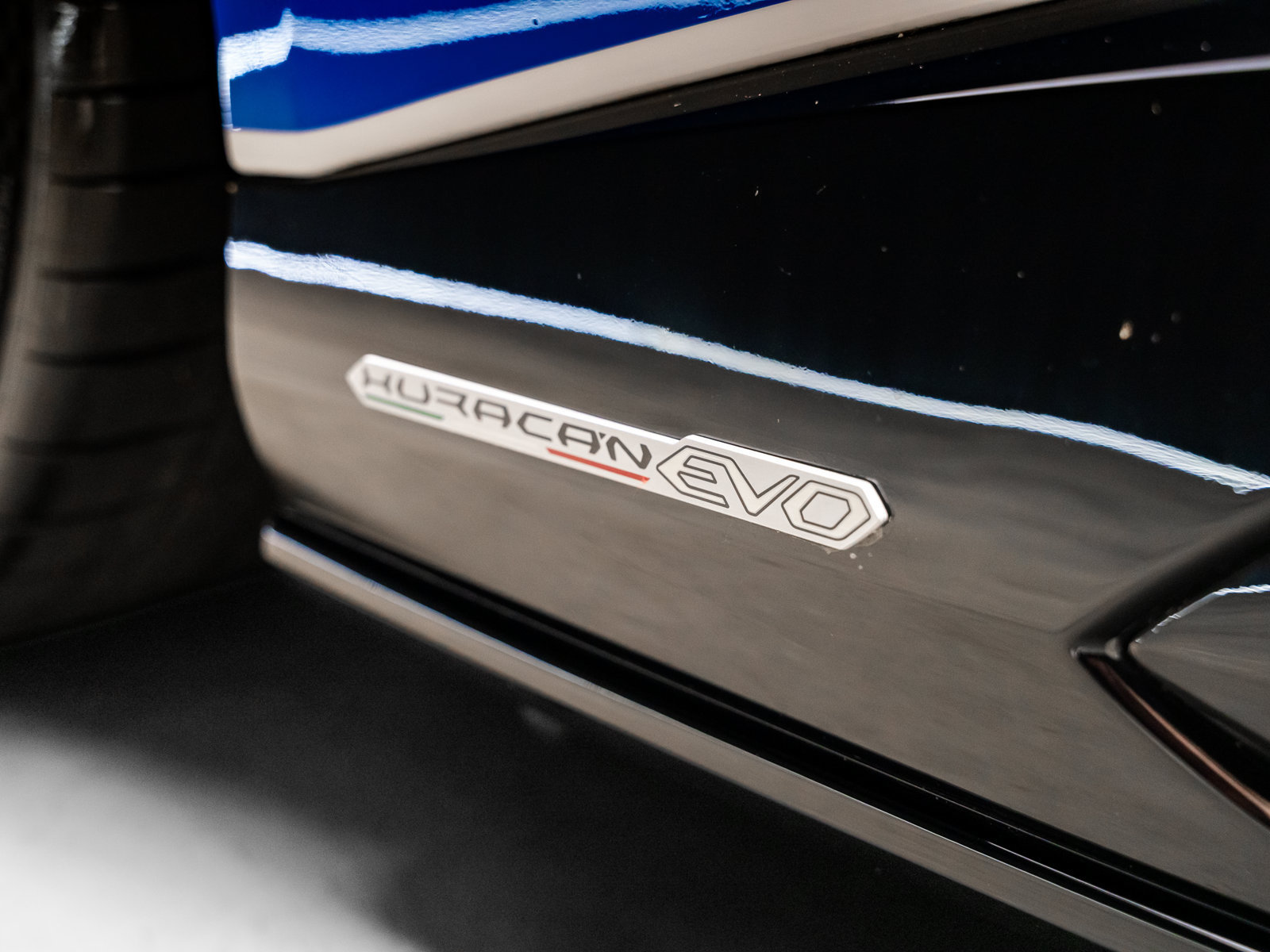 Used 2024 Lamborghini Huracan EVO AWD/4WD image 29