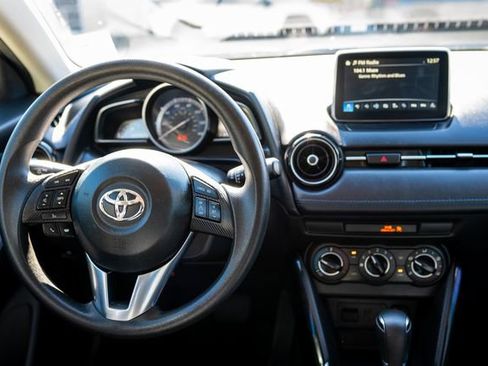 Used 2017 Toyota Yaris iA image 7