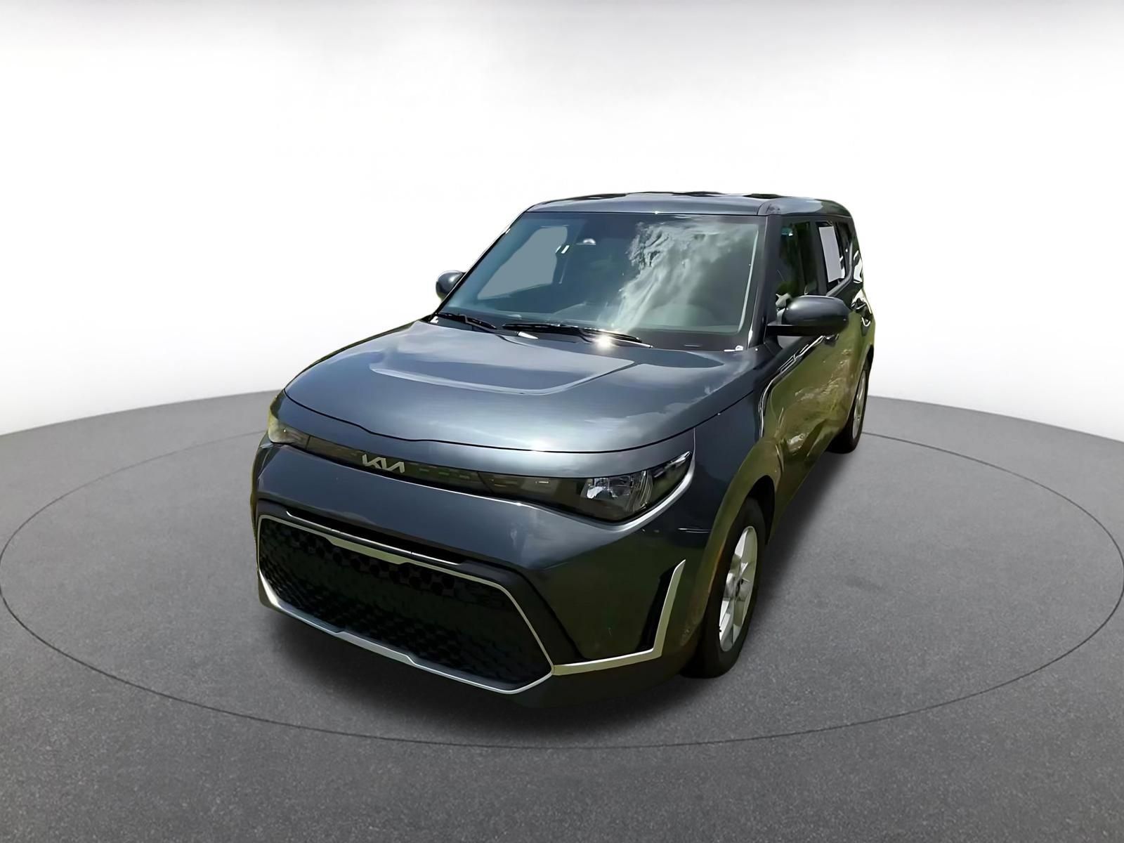 Used 2025 Kia Soul LX w/ LX Technology Package FWD image 6