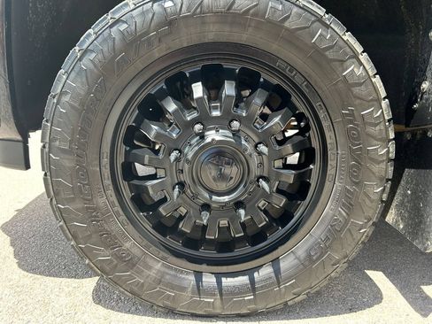 Used 2024 GMC Sierra 3500 Denali w/ Denali Reserve Package AWD/4WD image 8