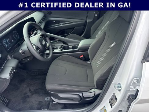 Certified 2025 Hyundai Elantra SEL image 9