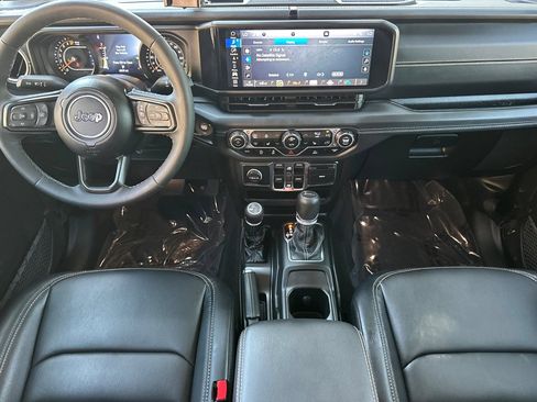 Used 2025 Jeep Gladiator Sport AWD/4WD image 12
