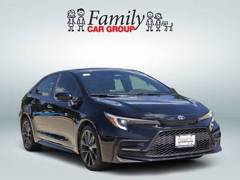 Used 2023 Toyota Corolla SE FWD image 2