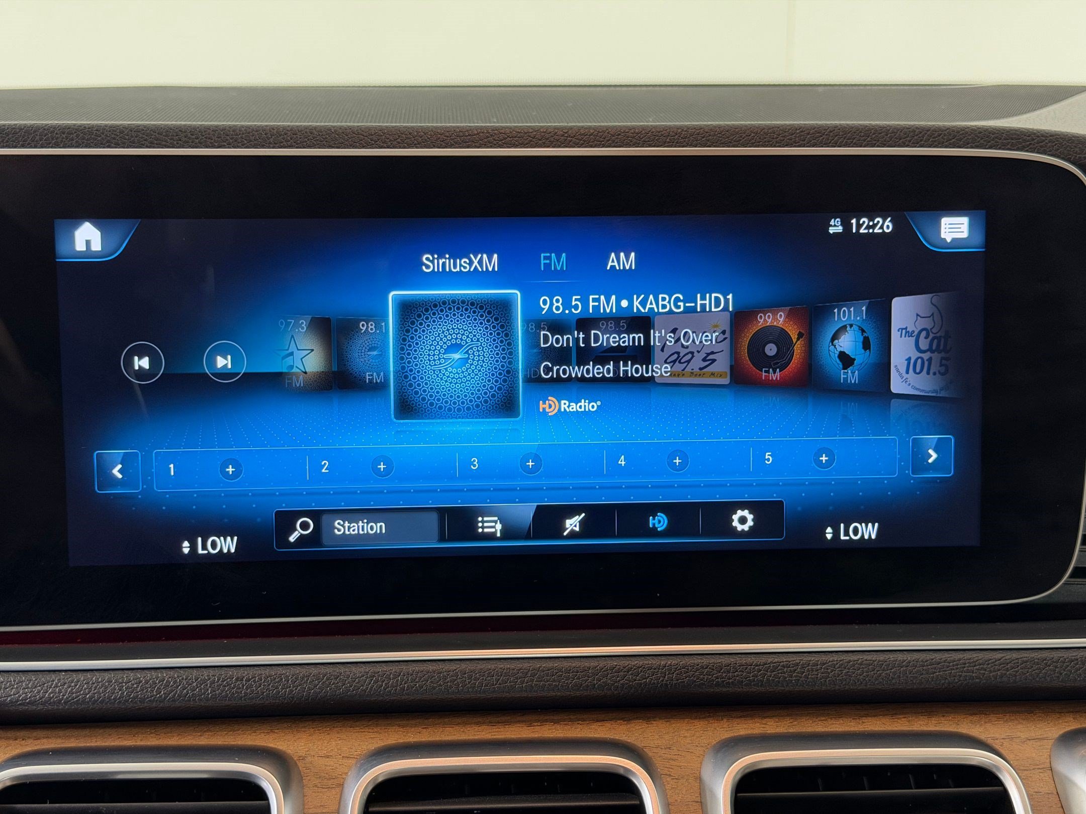 Used 2022 Mercedes-Benz GLE 350 4MATIC w/ Premium Package image 19
