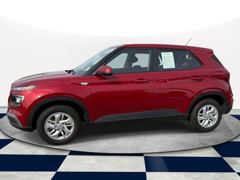 Certified 2025 Hyundai Venue SE image 3