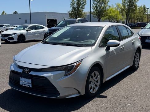 Used 2023 Toyota Corolla LE FWD image 4