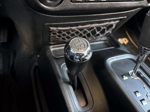 Used 2017 Jeep Wrangler Unlimited Sahara AWD/4WD image 32