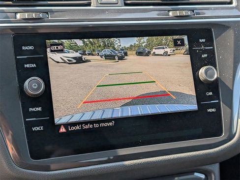 Used 2022 Volkswagen Tiguan SEL R-Line image 16