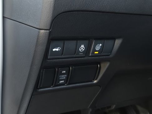 Used 2023 Nissan Armada SL w/ Captain's Chairs Package image 18