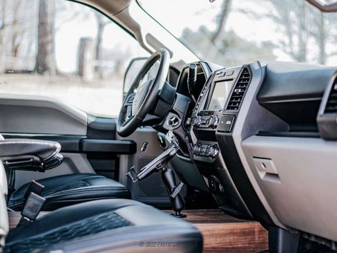 Used 2022 Ford F550 4x4 Crew Cab Super Duty w/ Power Equipment Group image 21