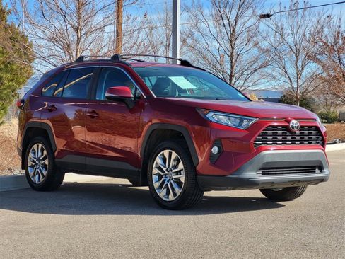 Used 2020 Toyota RAV4 XLE Premium image 3
