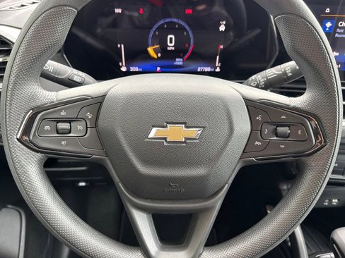Used 2025 Chevrolet TrailBlazer LT FWD image 16