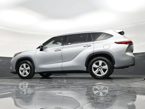 Used 2020 Toyota Highlander L FWD image 22