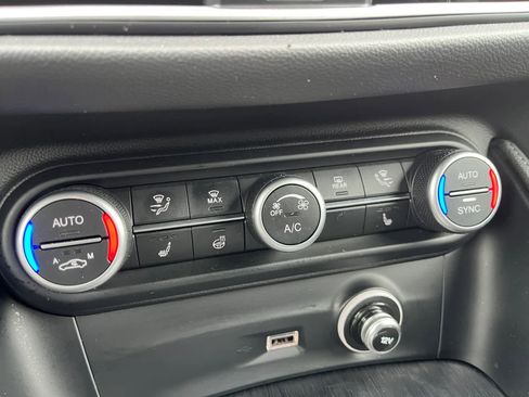Used 2023 Alfa Romeo Stelvio Sprint AWD/4WD image 27