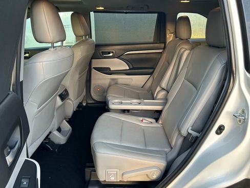 Used 2016 Toyota Highlander Limited w/ Driver Technology Package image 12