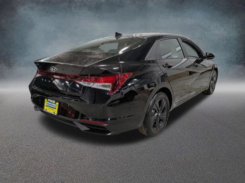 Used 2022 Hyundai Elantra SEL FWD image 4