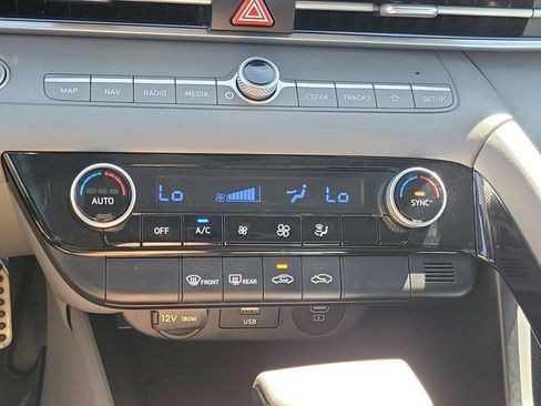 Certified 2025 Hyundai Elantra SEL FWD image 10