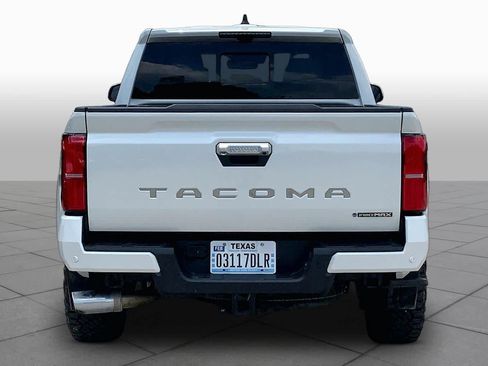 Used 2025 Toyota Tacoma Limited AWD/4WD image 5
