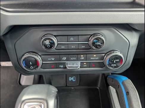 Used 2022 Ford Bronco Black Diamond image 12