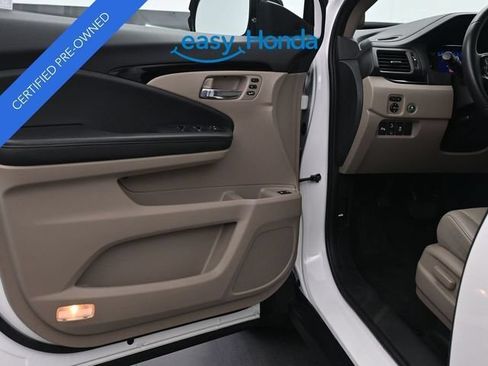 Used 2022 Honda Pilot Touring image 17