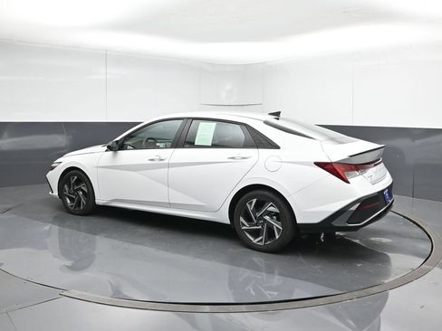 Used 2025 Hyundai Elantra SEL FWD image 3