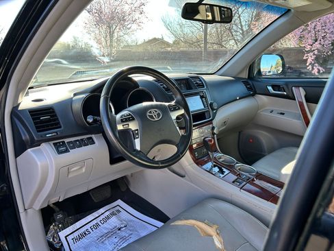 Used 2013 Toyota Highlander Plus w/ Cold Weather Pkg image 10