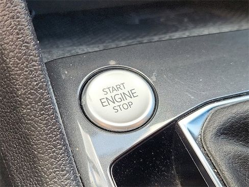 Certified 2022 Volkswagen Tiguan SE image 24