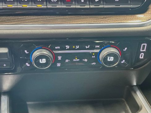 Used 2023 Chevrolet Silverado 1500 LT Trail Boss w/ LT Trail Boss Premium Package AWD/4WD image 16