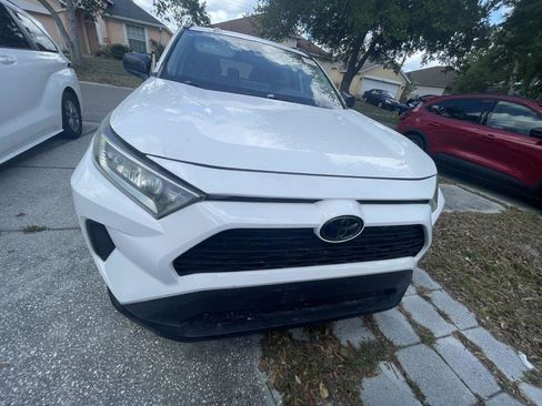 Used 2019 Toyota RAV4 LE FWD image 1