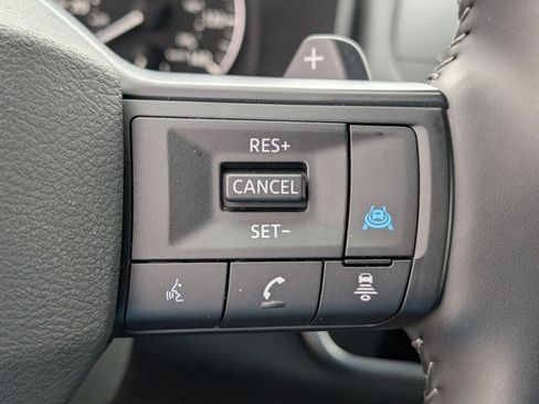 Used 2025 Nissan Rogue SV image 18