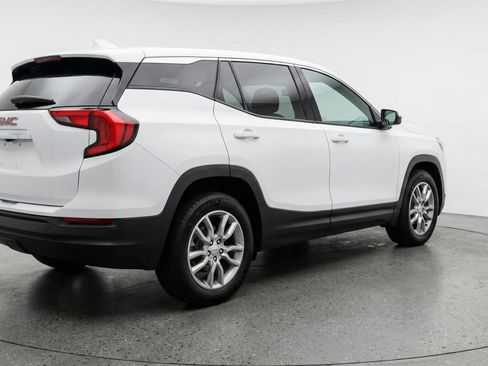 Used 2024 GMC Terrain SLT image 9