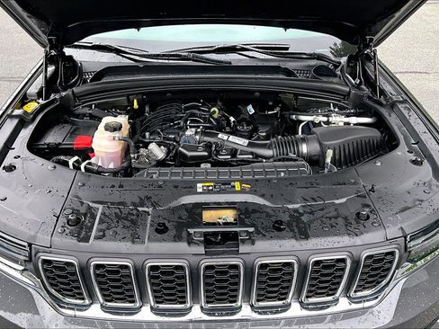 Certified 2024 Jeep Grand Cherokee Laredo X w/ Trailer Tow Package AWD/4WD image 10