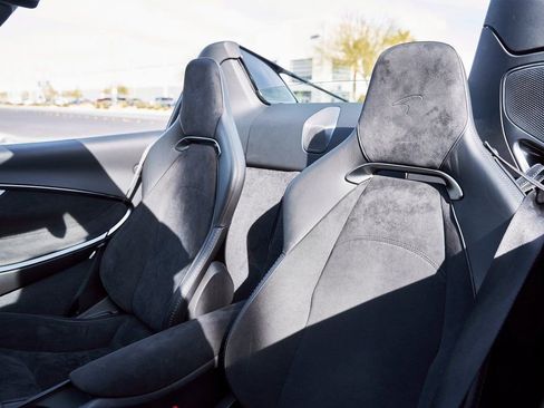 Used 2025 McLaren Artura Spider RWD image 48