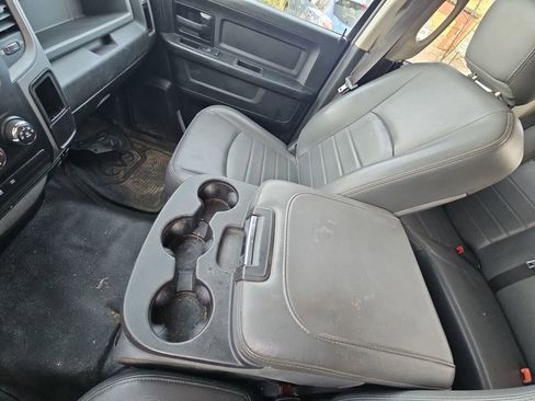Used 2018 RAM 1500 Tradesman w/ Chrome Appearance Group RWD image 16
