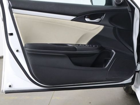 Used 2019 Honda Civic EX image 17