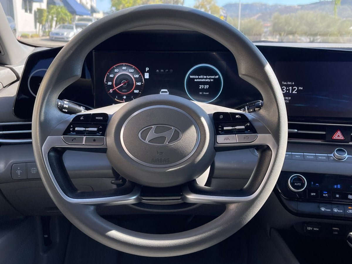 Used 2024 Hyundai Elantra Blue FWD image 25