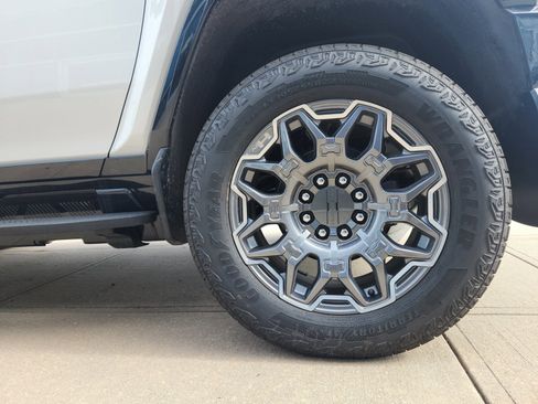 New 2025 GMC Hummer EV 3X w/ LPO, Sport Package image 5