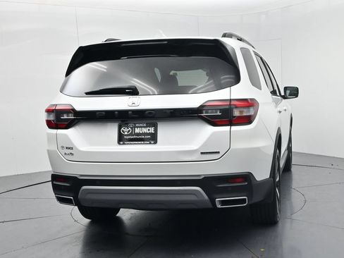 Used 2024 Honda Pilot Touring image 7