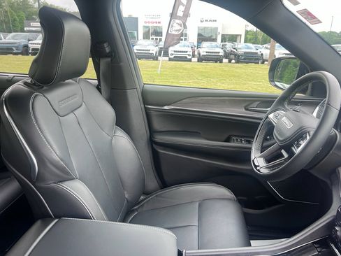 Certified 2025 Jeep Grand Cherokee L Overland w/ Advanced Protech Group III AWD/4WD image 17