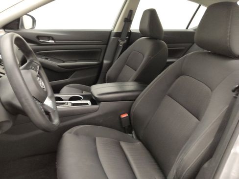 Used 2024 Nissan Altima 2.5 SV image 17