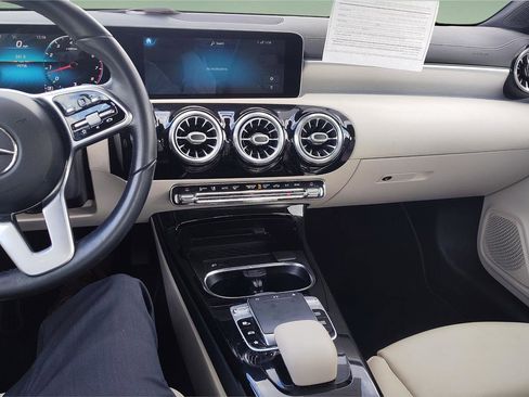 Used 2020 Mercedes-Benz CLA 250 image 9